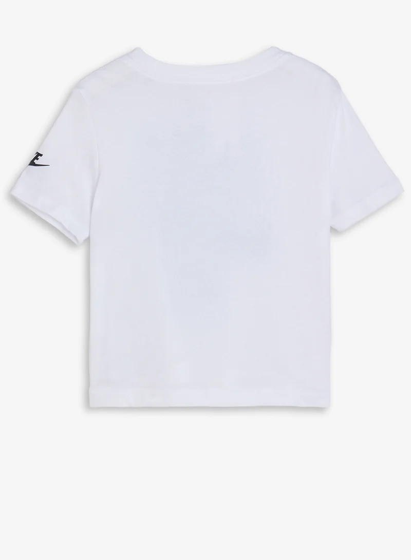 نايكي تيشيرت مطبوع للأطفال في المنطقة